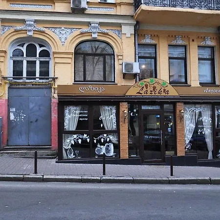 Kreschatik Hostel *