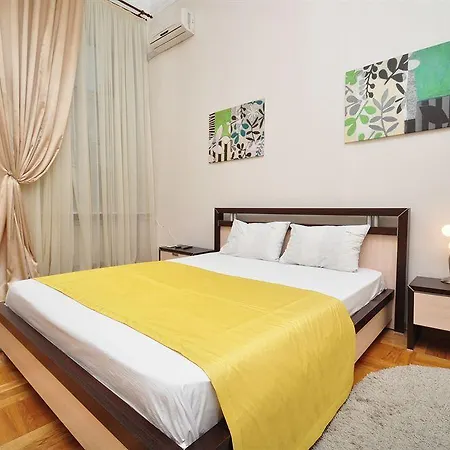 Kreschatik Hostel *